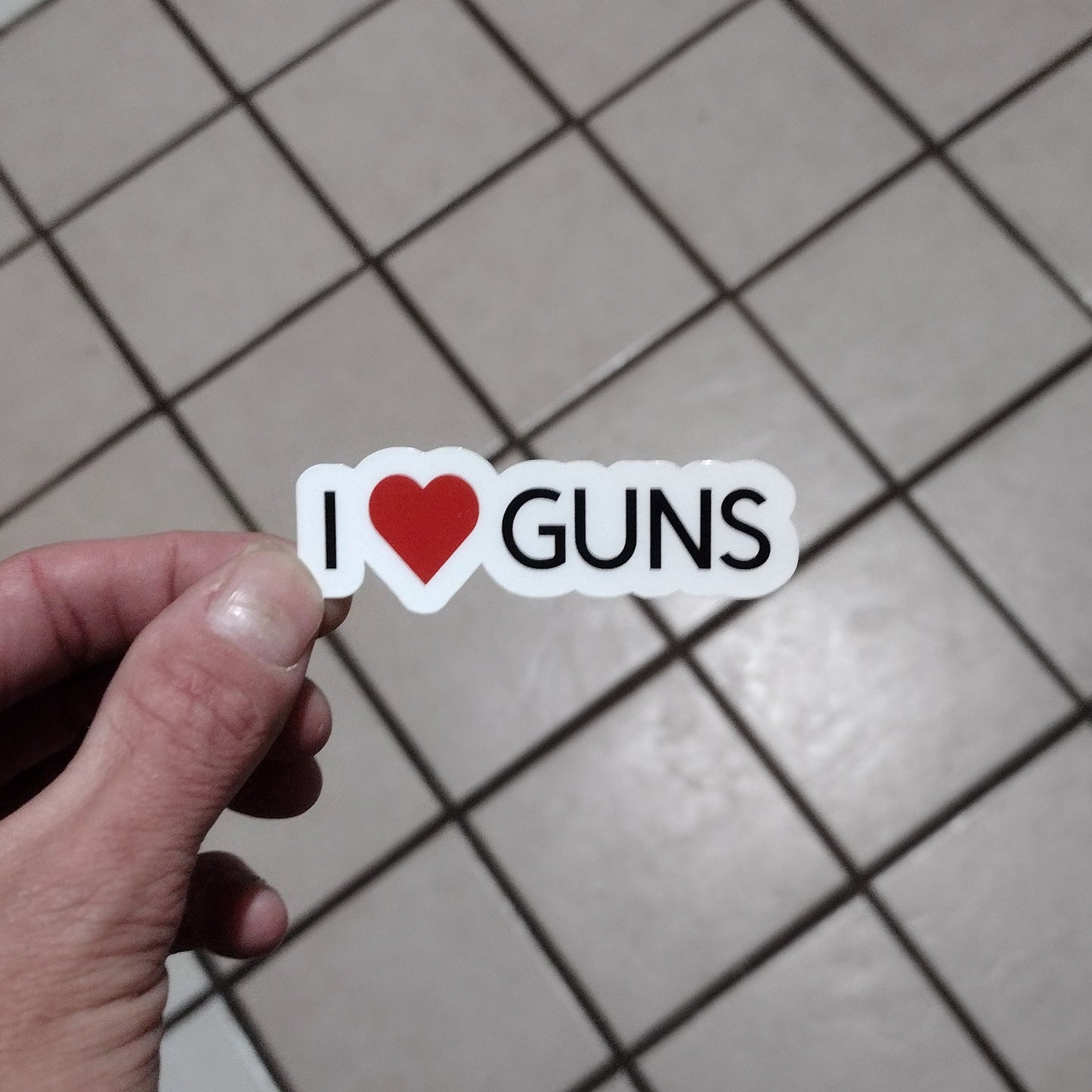 I ❤️ guns (sticker / vinyl)